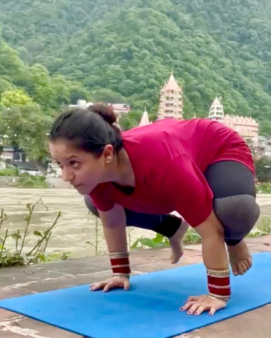 Yashna in a quiet outdoor practice